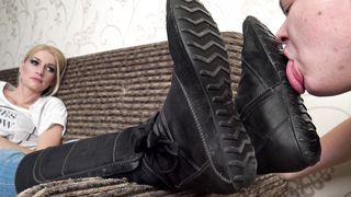Under Sweet Weight - Laura - Boots Worship