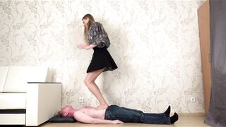 Under Sweet Weight - Melissa - Pantyhose Trampling