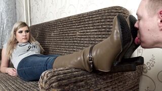 Under Sweet Weight - Mia - Boots Worship