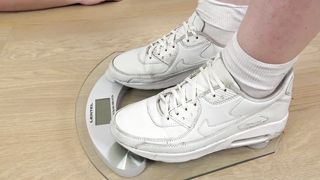 Under Sweet Weight - Nancy - Sporty Girl Trampling with Weighing