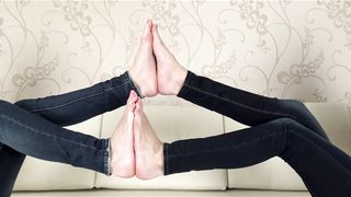 Under Sweet Weight - Olivia, Violetta - Big Bare Soles