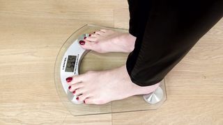 Under Sweet Weight - Raven, Rita - Double Barefoot Trampling with Weighing