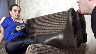 Under Sweet Weight - Sara - Clean My Dirty Gumboots