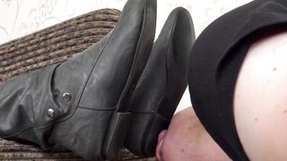 Under Sweet Weight - Sharon - Boots Worship