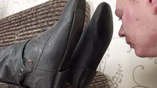 Under Sweet Weight - Sharon - Boots Worship