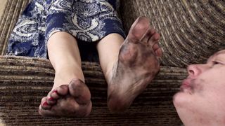 Under Sweet Weight - Tamara - Big Dirty Feet Worship