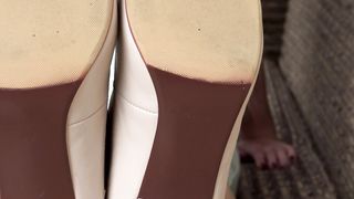 Under Sweet Weight - Tamara - White Pumps Dangling