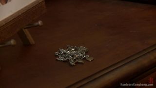 HardcoreGangBang - Darling - Queen of Hearts Part 1 - The double life of Darling