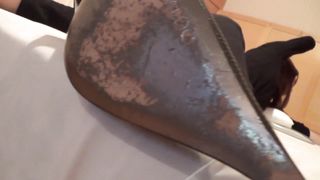 Korean Femdom - Shoe Cleaner