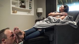 Worship My Cuckoldress Feet