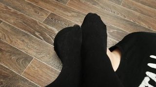 SLAVE LICK FEET MISTRESS IN Black PANTYHOSE NYLON FOOT WORSHIP