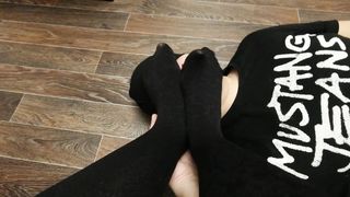 SLAVE LICK FEET MISTRESS IN Black PANTYHOSE NYLON FOOT WORSHIP
