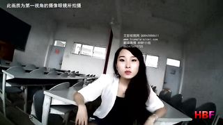 【HBF小组】大学教室里的美脚体验.mp4
