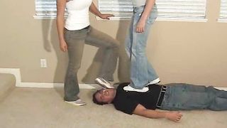 HeadUnderHeels - vid00198211_1