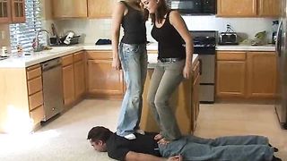 HeadUnderHeels - vid00198212_1