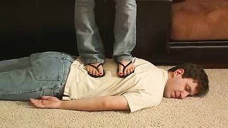 HeadUnderHeels - video00813