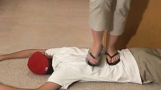 HeadUnderHeels - video2209_01_1