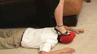 HeadUnderHeels - video2209_04_1