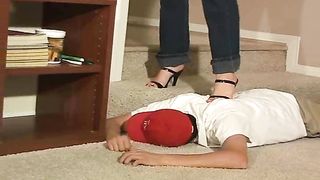 HeadUnderHeels - video2209_05_1