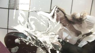 Spitting-Girls - Daidra - I'll spit on you!