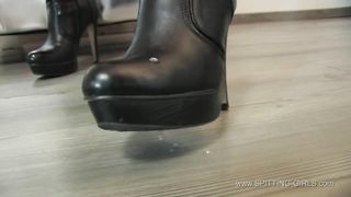 Spitting-Girls - Jacky J - Lick the spit