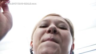 Spitting-Girls - Nadine-N - Open your mouth