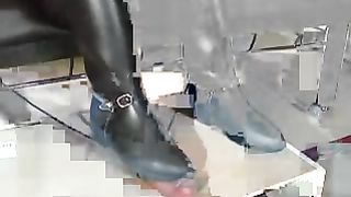 Facesitting-Queen - cock box human cushion