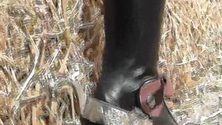 Facesitting-Queen - face under weight