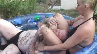 Facesitting-Queen - mud wrestling