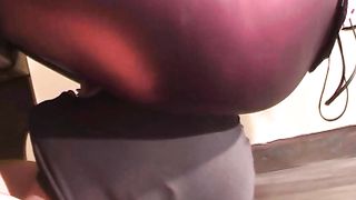 Facesitting-Queen - trapped purple hiney