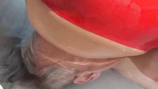 Facesitting-Queen - under water facesitting