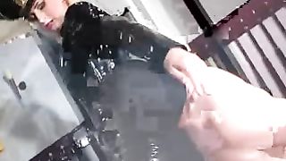 Facesitting-Queen - worship rubber ass