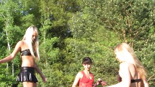 Don't disturb 4 Girls at the Picnic 1