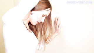 Mistress Linda - Under-Feet