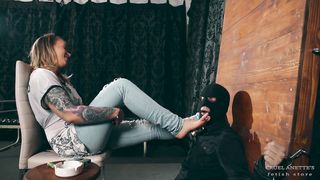 Cruel Anette - Vulnerable sucker