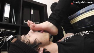 FRENCH GIRLS FEET - Under Suzi's Stinky Feet