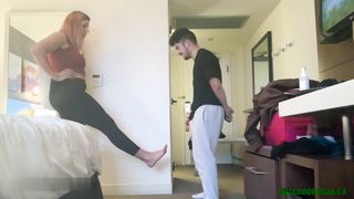 TallGoddessGia - Kicked In The Balls With My Size 13s