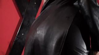 LadyNatalieBlack - Lederkleidung im SM Studio