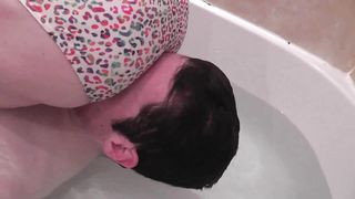 MissJessica - Close Up Bath Facesitting