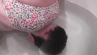 MissJessica - Close Up Bath Facesitting