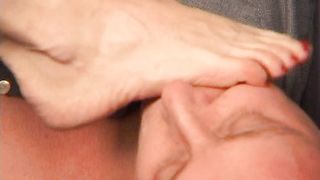 WomanWorship - d_he_trapped3