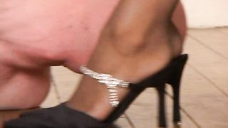 WomanWorship - w_tj_bed2