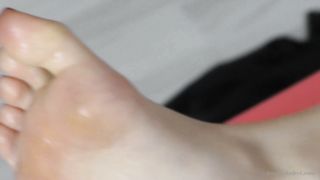 Karolinkas Feet - Lick my sweaty feet clean