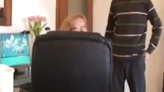 2 oudere vrouwen verleiden jonge man