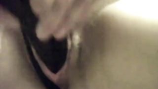 Dansk kone leger med store sorte dildo og sutter husbond