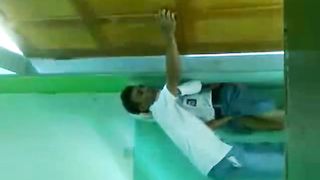 JIlbab mesum di kelas