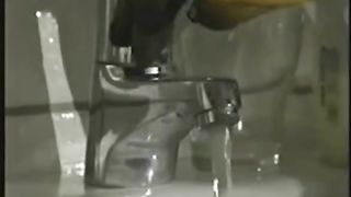 Aya Nielsen i badeværelset sex