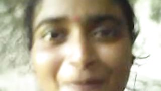 desi girl sucking when bathing and bf captured