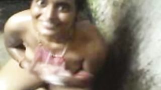 desi girl sucking when bathing and bf captured