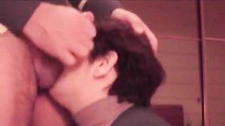 Moglie Italiana Capelli Corti Fa Un Bocchino E Ingoia